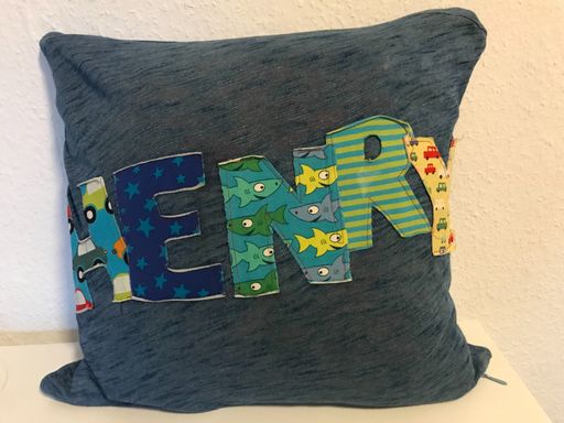Kissenbezug aus altem Shirt und Stoffresten