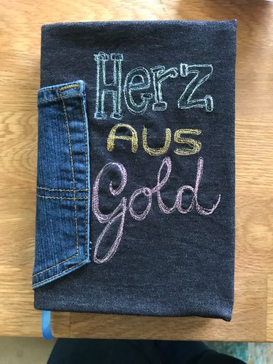 Einband für Notizbuch aus kaputten Jeans
