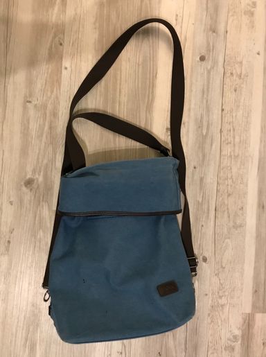 Tasche zu groß und einfarbig
